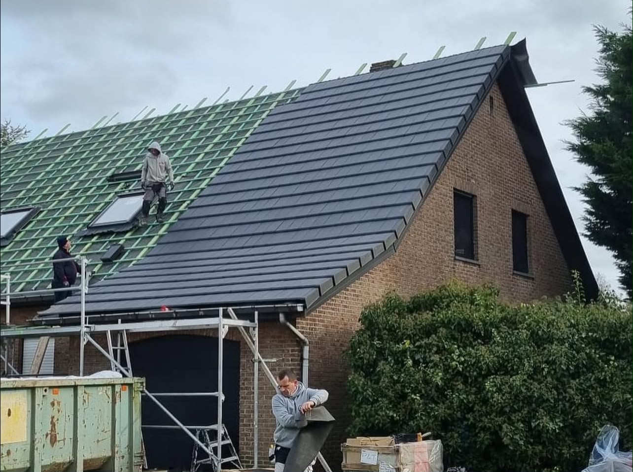 Dakwerken van Enervea: vernieuwd hellend dak met keramische pannen